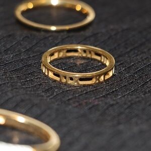 Elegant Gold Band Ring